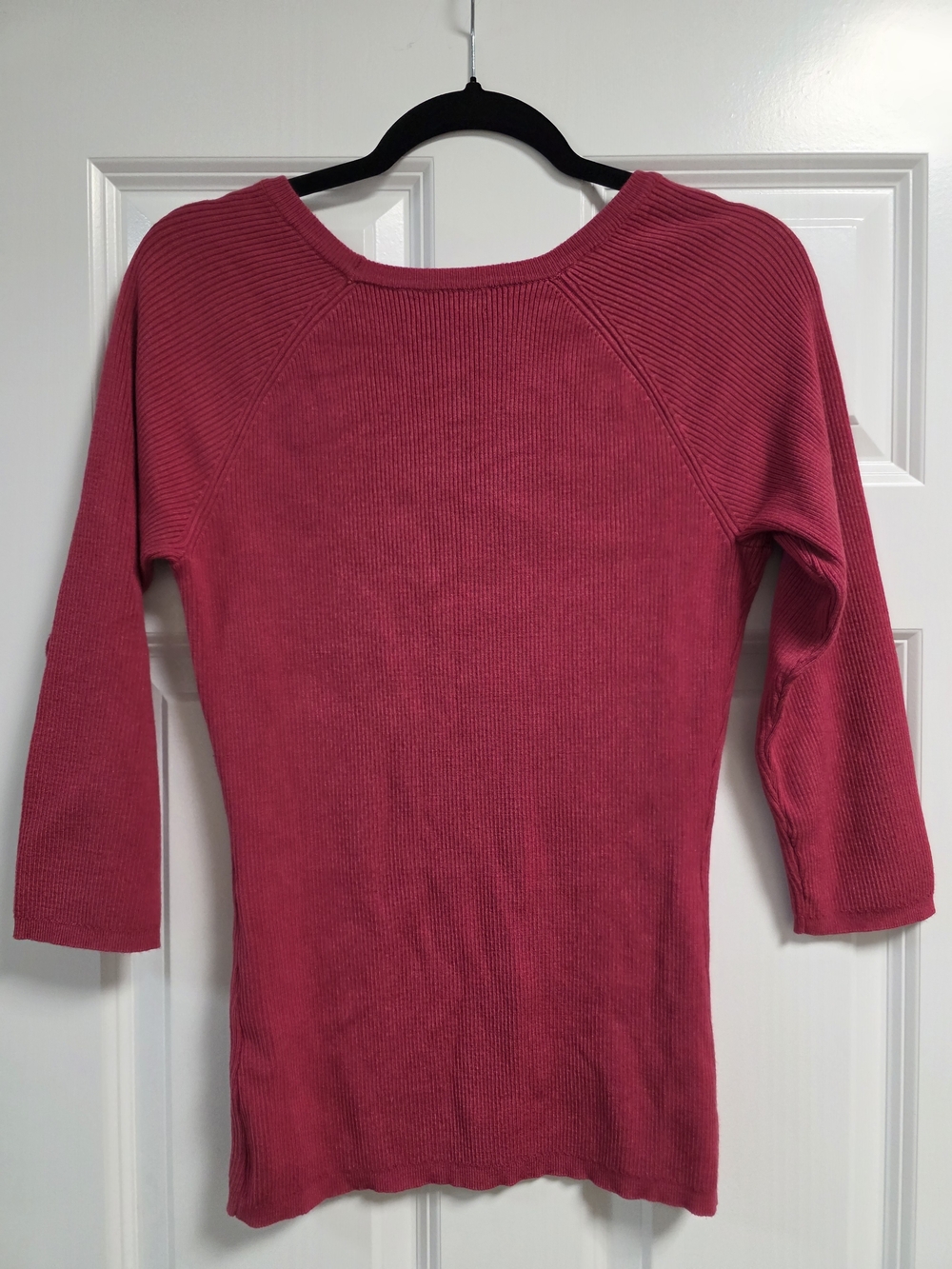 NEW YORK & COMPANY Ribbed Sweater w/ Gold Shoulder Grommets Raspberry MEDIUM - Picture 9 of 10